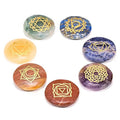 Chakra‑Edelsteinset – 7 gravierte Symbolsteine aus Naturstein im Samtbeutel