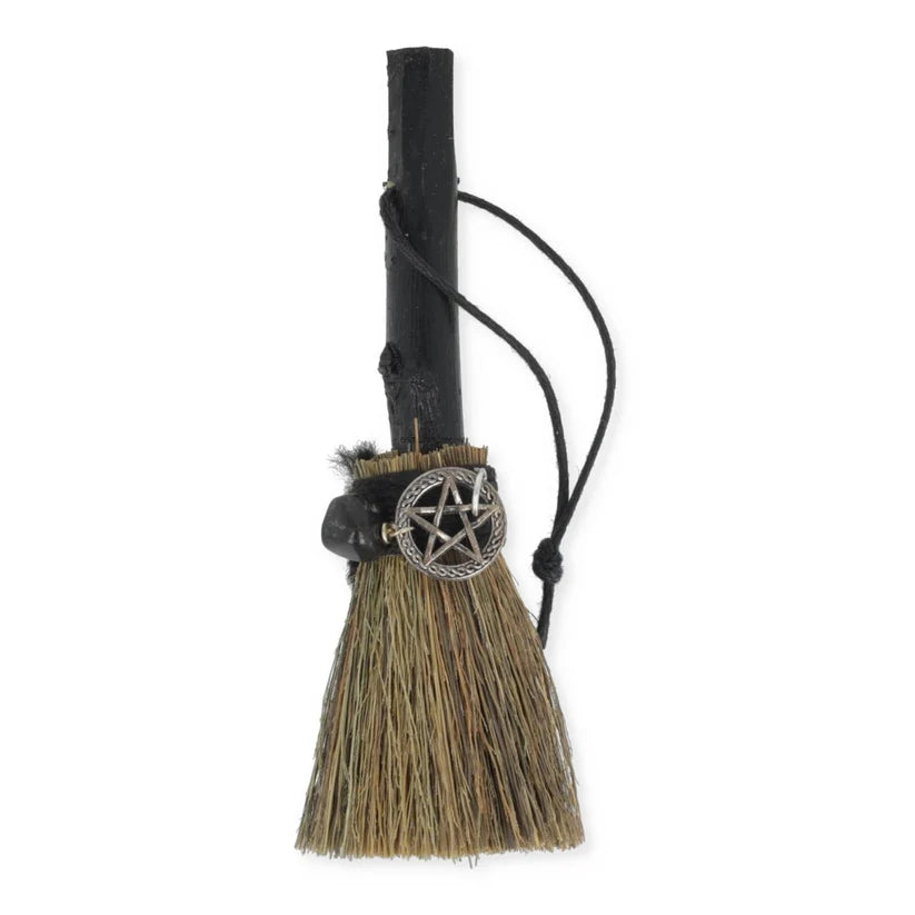 Mini‑Hexenbesen mit Schwarzem Onyx & Pentakel – Symbolische Reinigung & magische Tradition