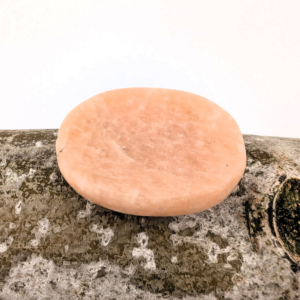 Sorgenstein „Mondstein“ – polierter Halbedelstein · ca. 2,5 × 4,5 cm