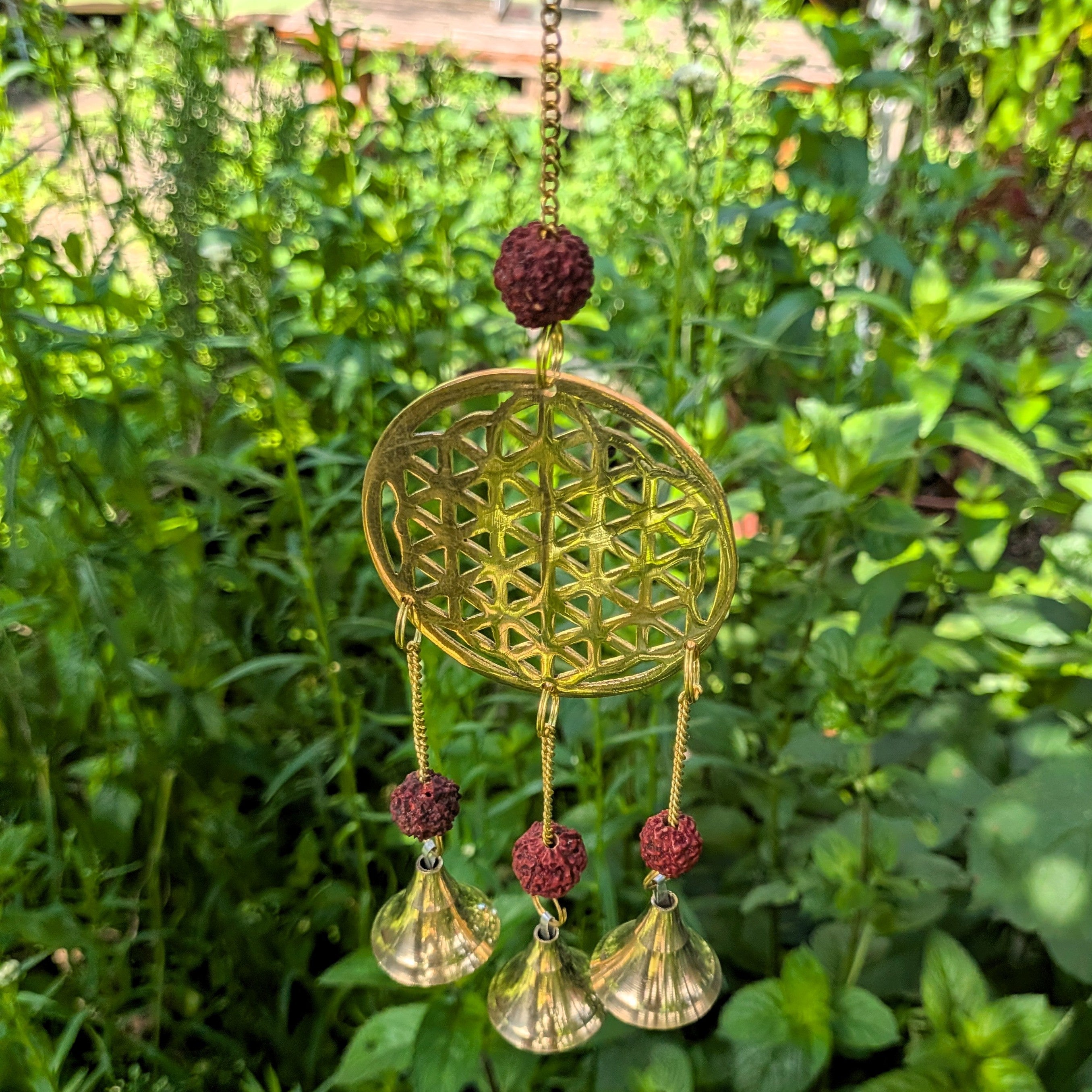 Windspiel mit Rudraksha & Blume des Lebens – Harmonie, Schutz & klare Energie